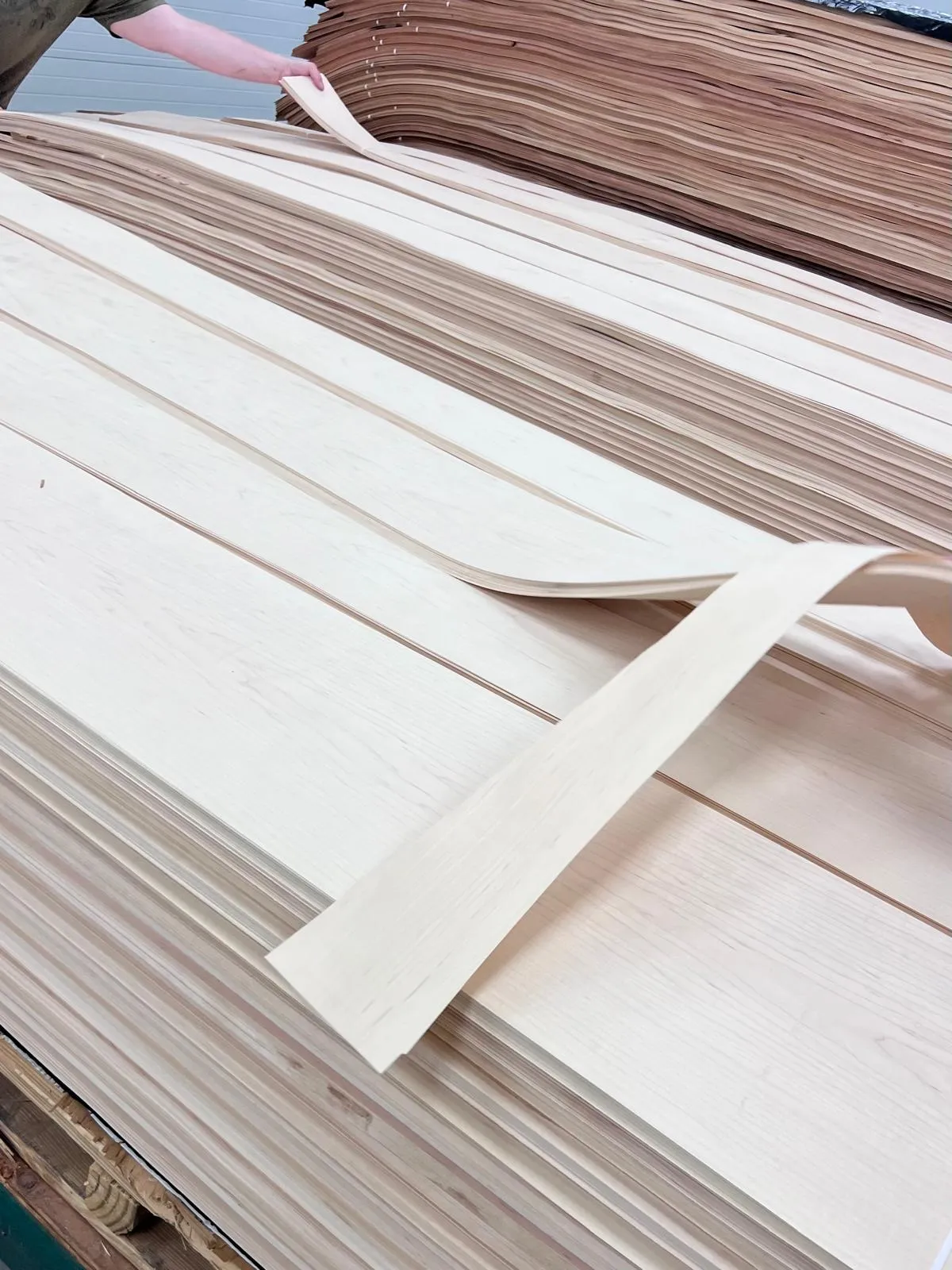 Light veneer sheets in a warehouse