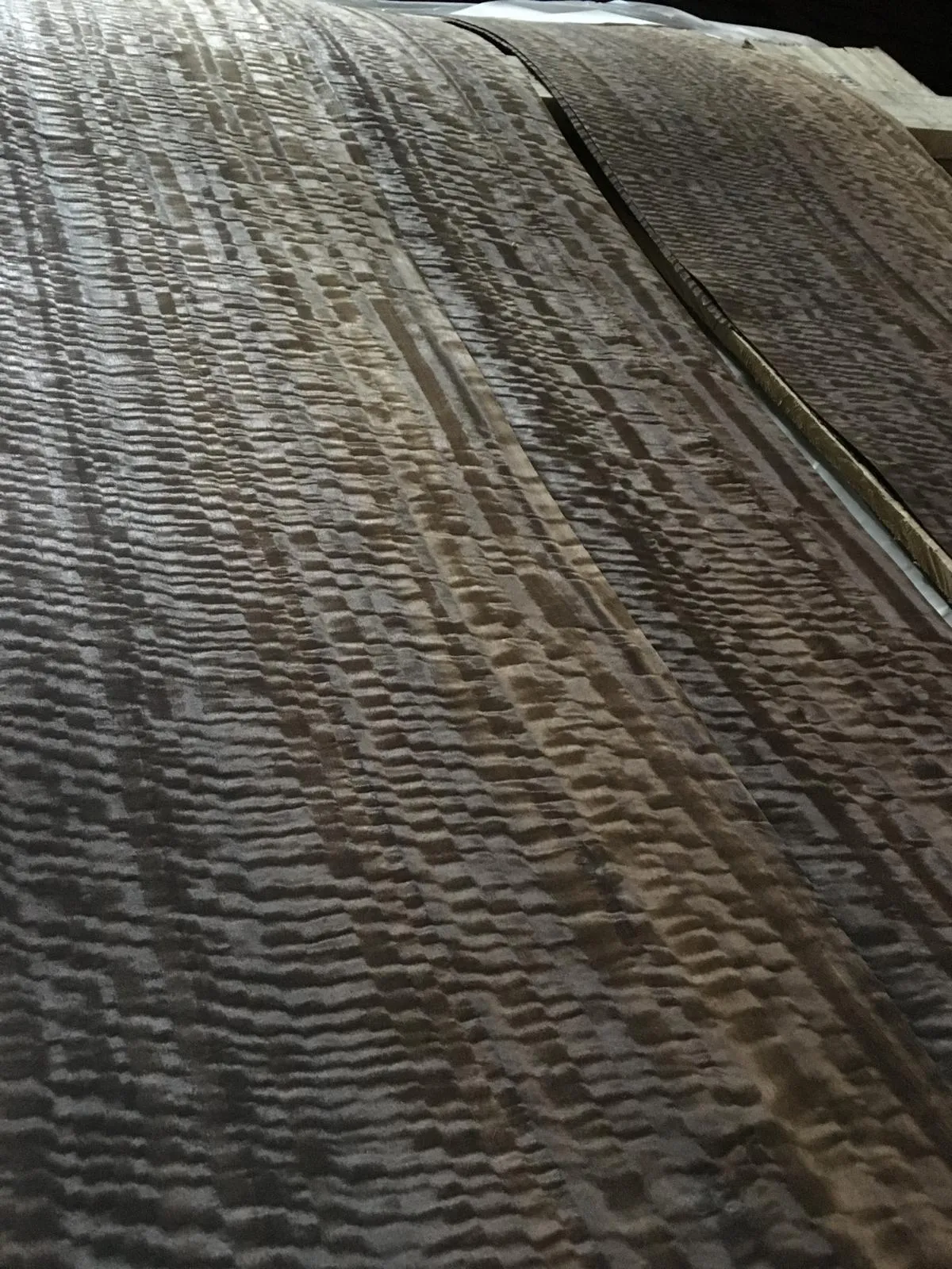 Dark veneer sheets with a rippled texture
